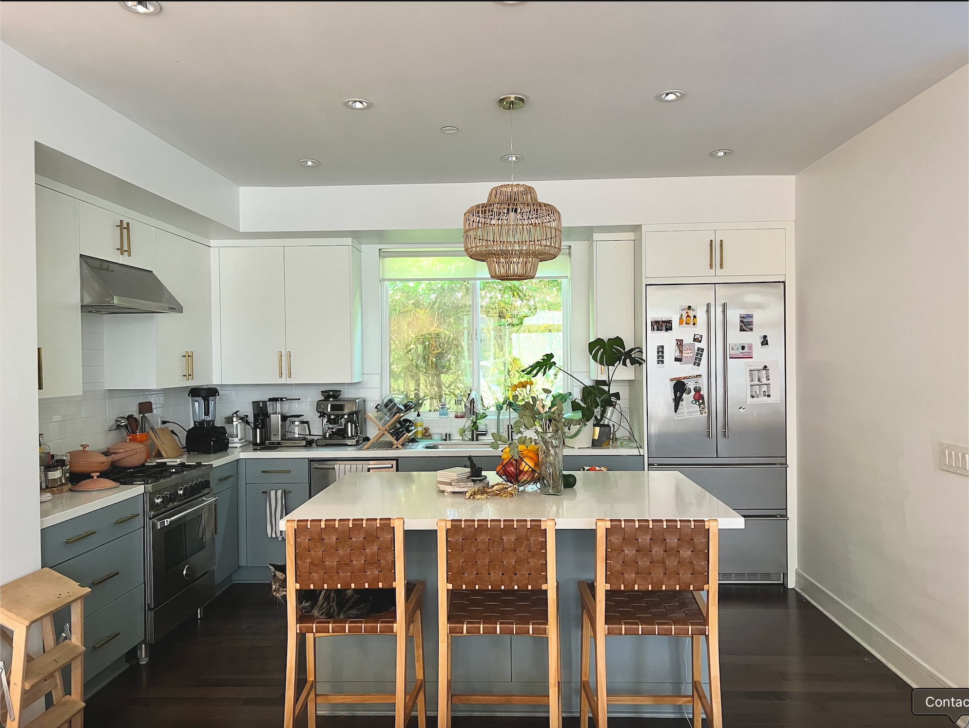 Building Photo - 1400 N Fuller Ave