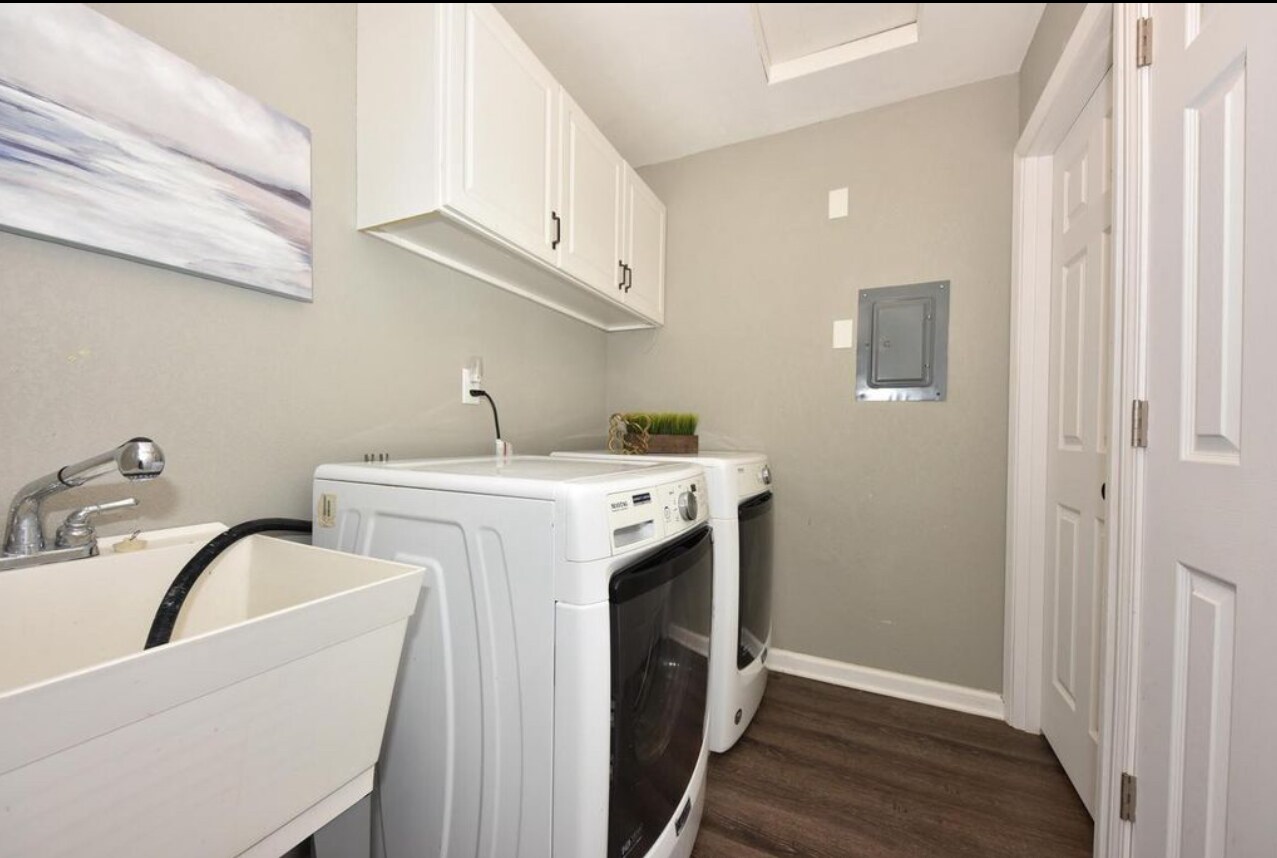 Building Photo - N115W17113 Armada Dr