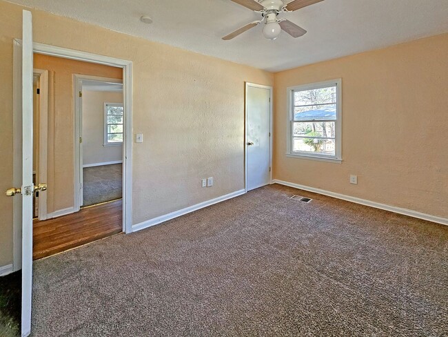 Building Photo - 4/2 Ranch with Fenced Yard