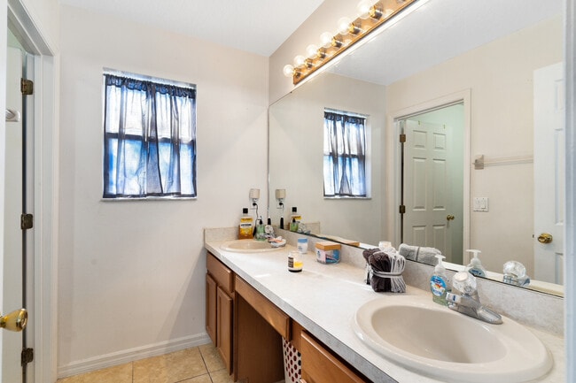 Building Photo - 2838 Sweetspire Cir