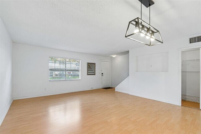 Building Photo - 607 Bough Ave