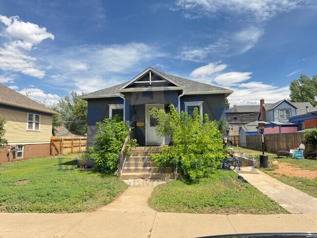 Building Photo - 3 Bedroom 1 Bathroom Apartment