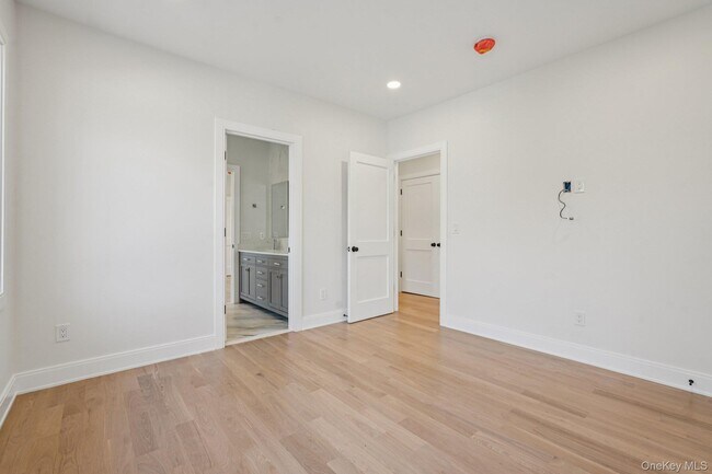 Building Photo - 400 Phillips Hill Rd