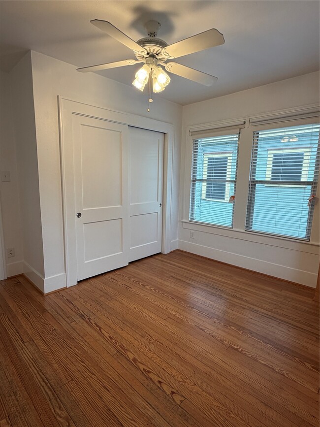 Building Photo - 1702 Dunlavy St