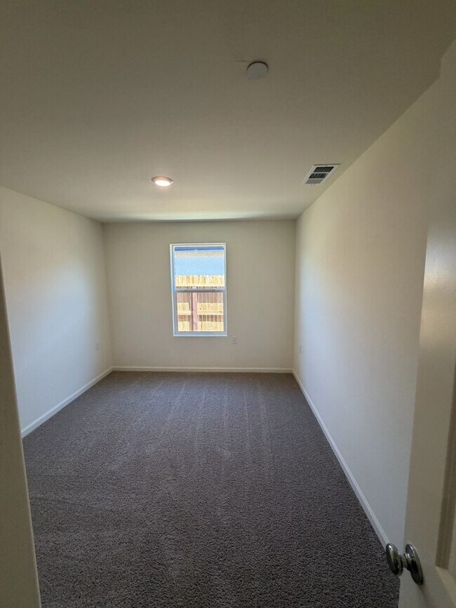 Building Photo - Brand New Turnkey Home