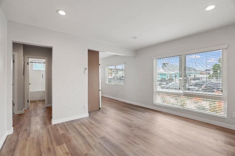 Building Photo - 1358 W 36th St