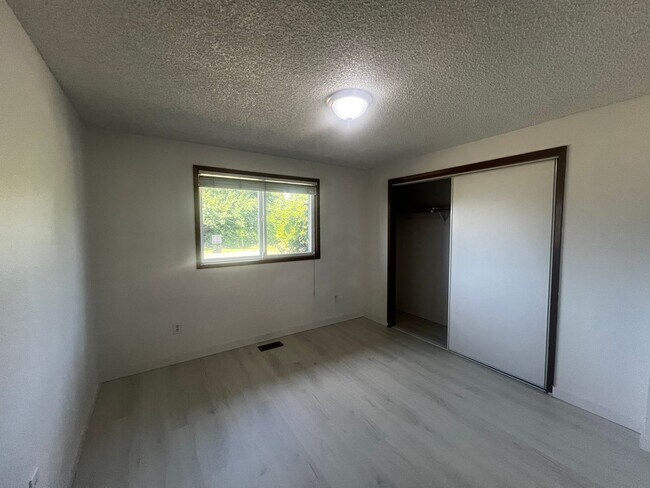 Building Photo - 507 Forest Cir