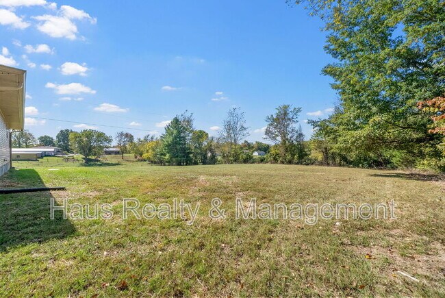 Building Photo - 7847 US-41