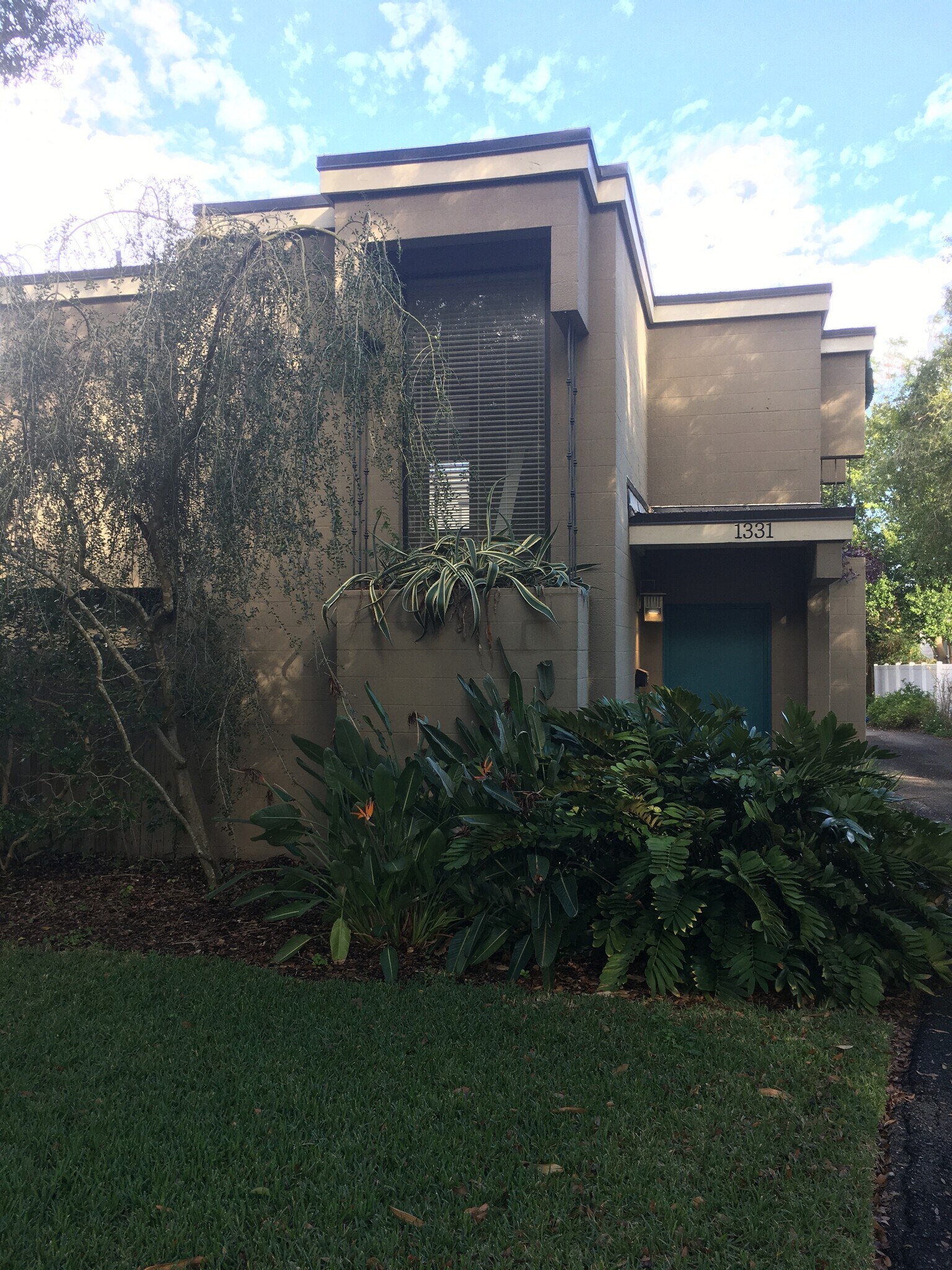 Building Photo - 1331 Harmon Ave
