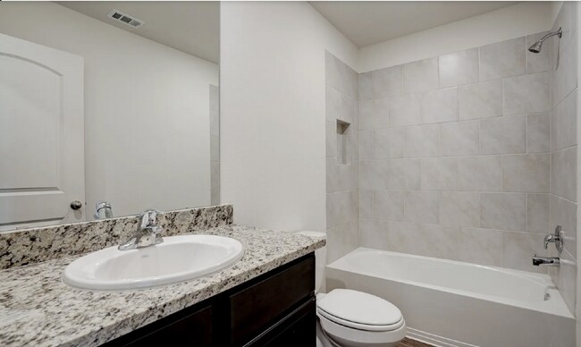 Building Photo - Three Bedroom Home in Converse