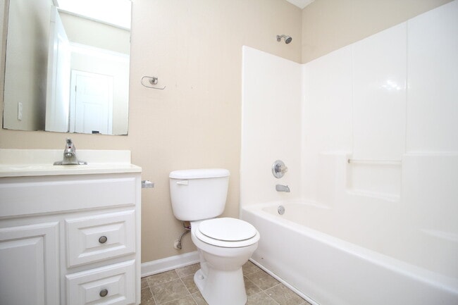 Building Photo - 2-Bed, 2-Bath Milton Duplex Minutes from Whiting Field – Pet Friendly with Lawn Maintenance Inclu...