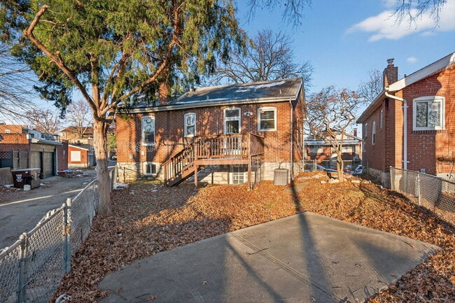 Building Photo - 4762 Alma Ave