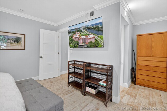 Building Photo - 1099 S Ocean Blvd