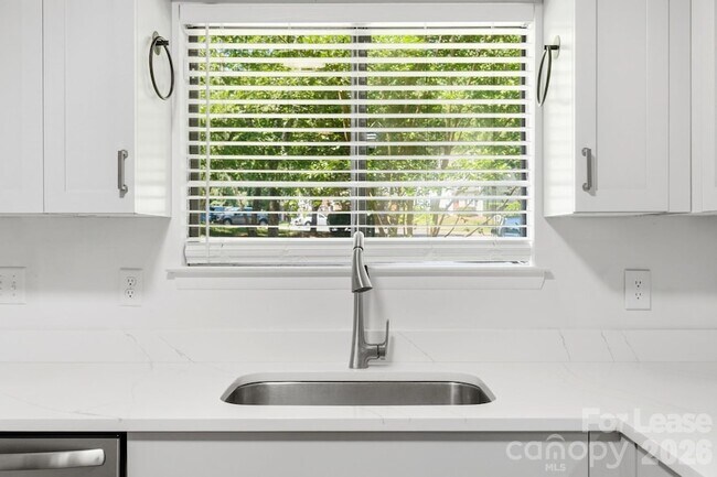 Building Photo - 2900 Heathstead Place
