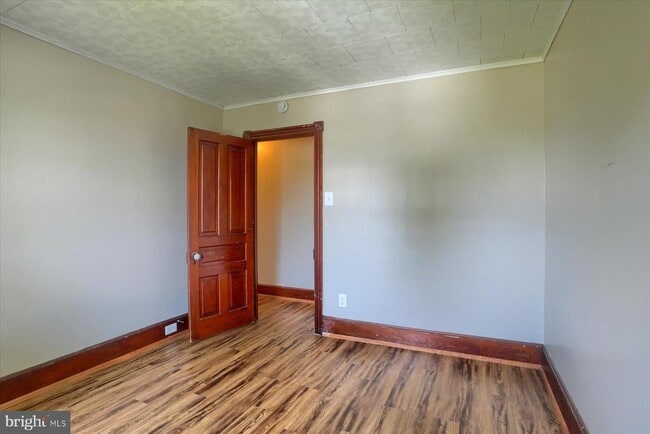 Building Photo - 115 3rd St