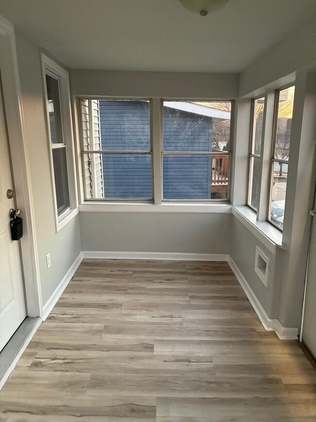 Building Photo - Charming 2-Bedroom Home in Hammond, IN