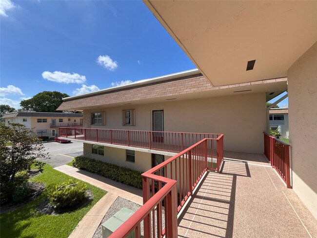 Primary Photo - 212 Oxford 400