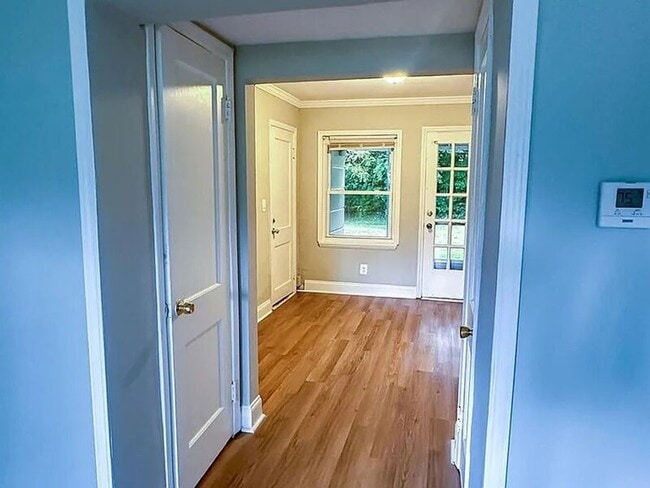 Building Photo - 1470 Antoinette Ave