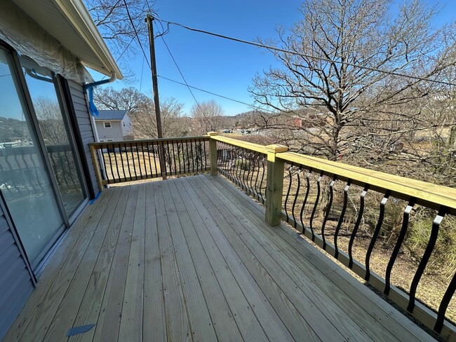 Building Photo - 5 Bedroom / 3 Bath Home Kingsport, TN