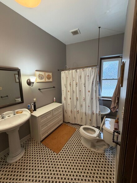 Building Photo - 261 Averill Ave