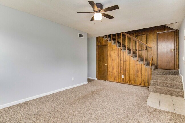 Building Photo - BRIGHT AND BEAUTIFUL DUPLEX CLOSE TO UWF!
