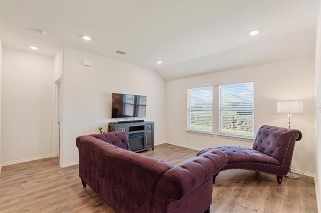Building Photo - 936 English Dr