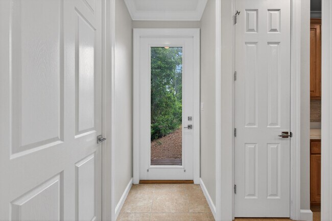 Building Photo - 2019 Pine Island Cir