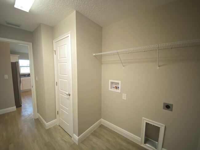 Building Photo - Silver Spring Shores - 3/2/2  **Won't Last***