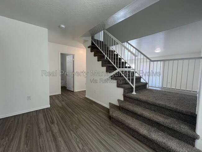 Building Photo - 7347 N 72nd Dr