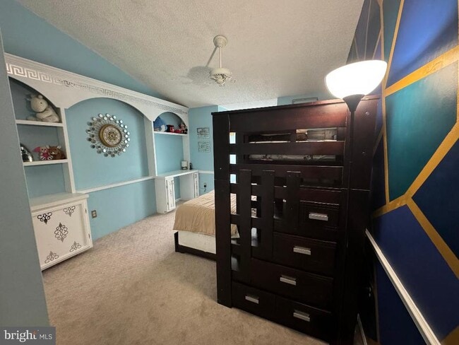 Building Photo - 18 E Countryside Dr