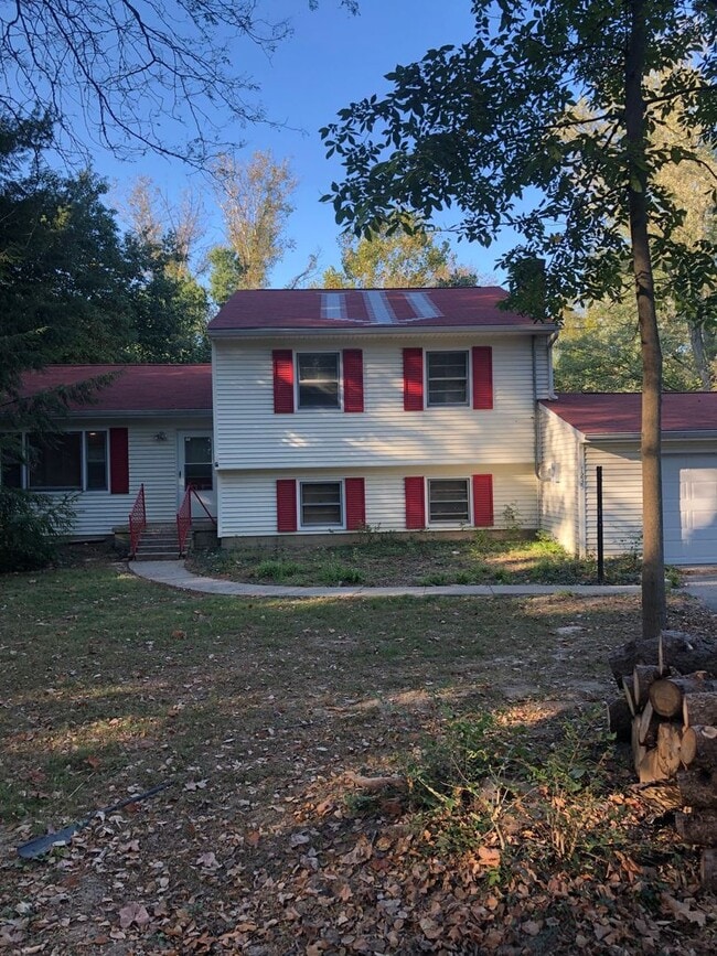 Building Photo - Newly renovated 4BR/2BA home, across from IU Stadium and Golf Course!