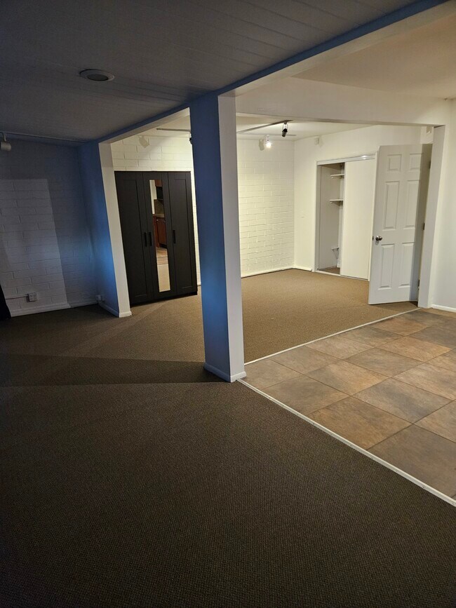 Building Photo - 4110 W Burbank Blvd