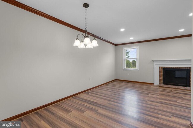Building Photo - 3351 Buehler Ct