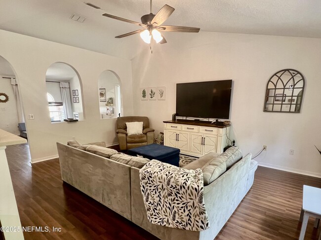 Building Photo - 75245 Fern Creek Dr