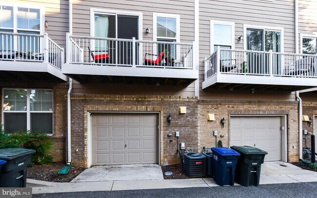 Building Photo - 608 Parkside Pl NE