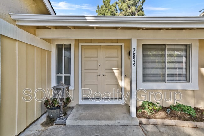 Building Photo - 36845 Reynolds Dr