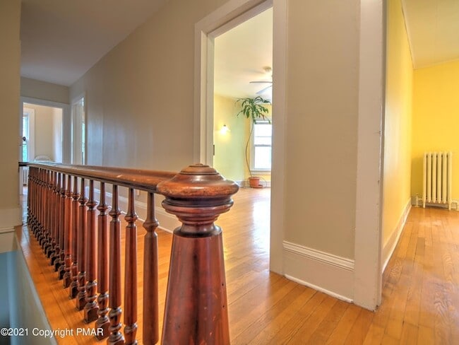 Building Photo - 707 Scott St