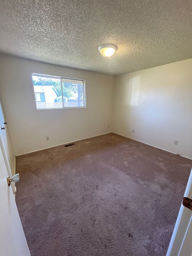 Building Photo - 770 W Airway Rd