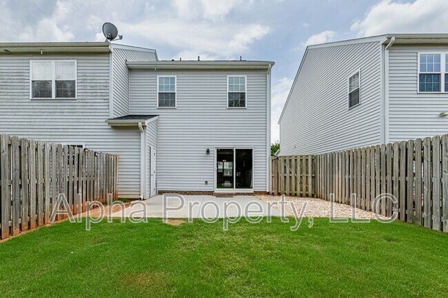 Building Photo - 830 Chartwell Dr