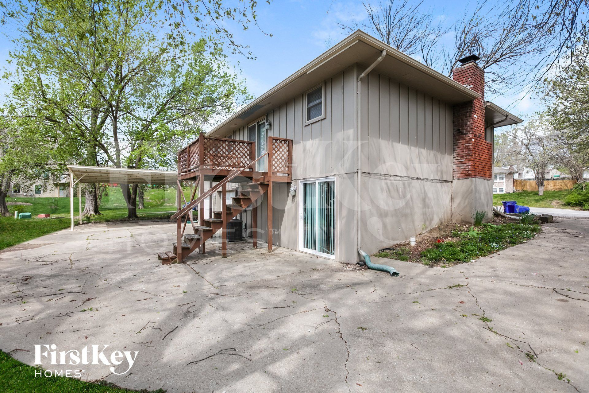 Building Photo - 606 NE Park Cir