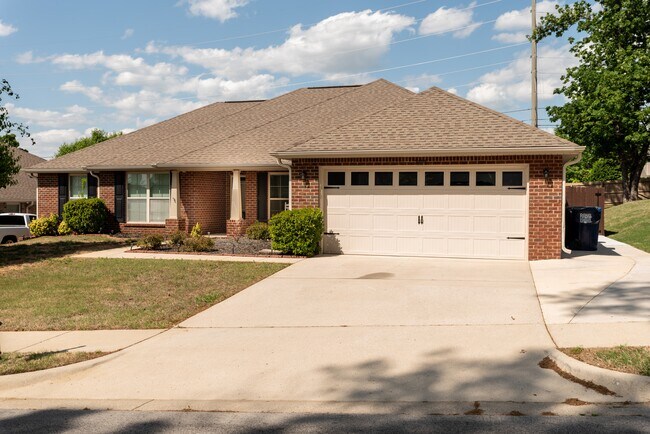 Primary Photo - 2805 Slate Dr SW