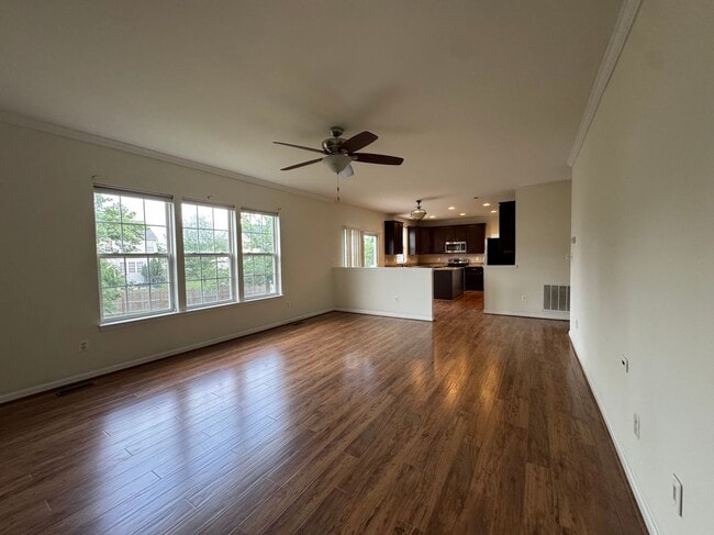 Building Photo - 105 Fredericksburg Dr