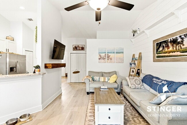 Building Photo - 40 Canopy Ln