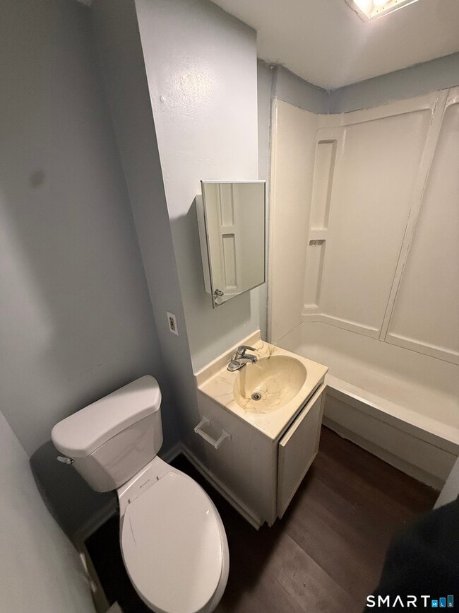 Building Photo - 52 Crown St