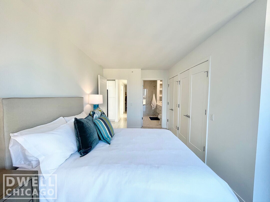 Building Photo - 2337 N Lincoln Ave