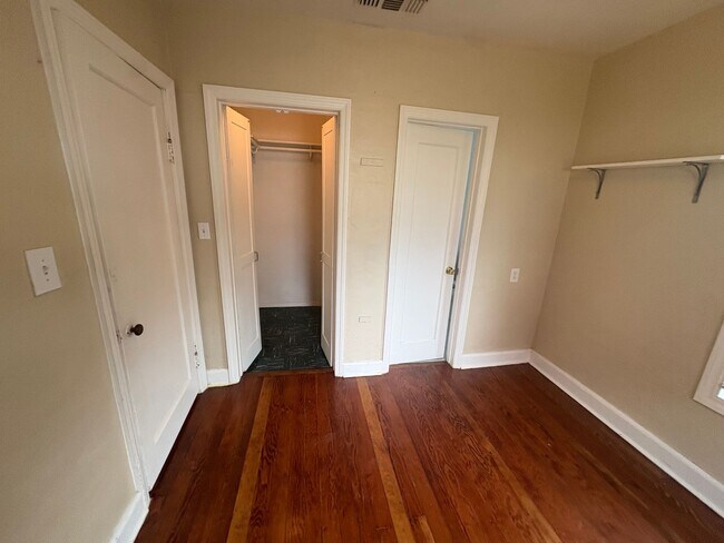 Building Photo - Fully Renovated 3 bed, 2 bath Home