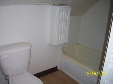 Building Photo - 202 E Kline St