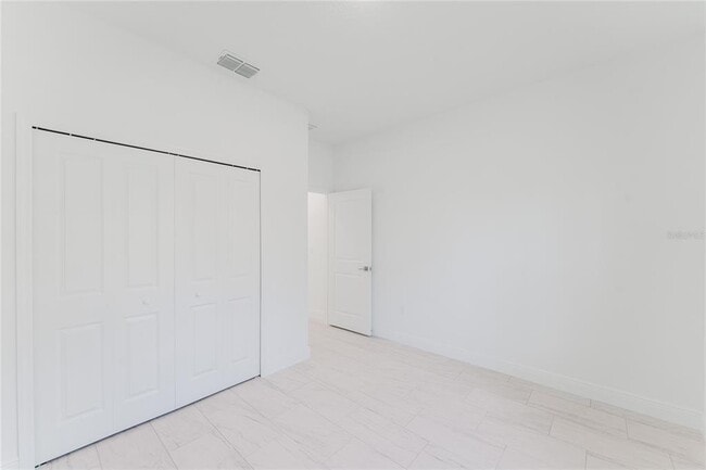 Building Photo - 627 W Glenhaven Dr