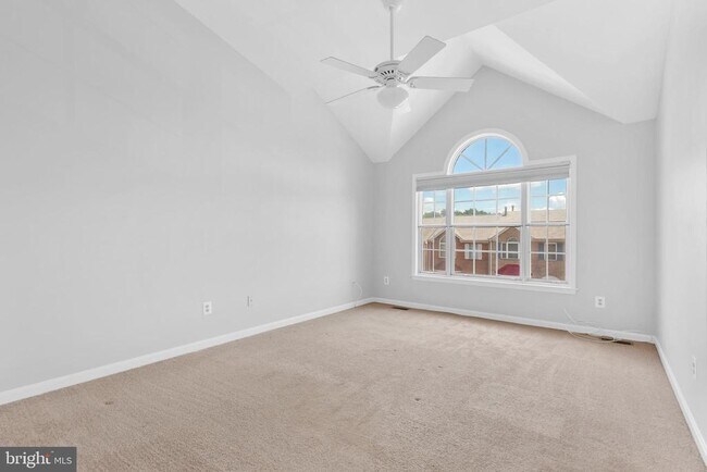 Building Photo - 46613 Silhouette Square