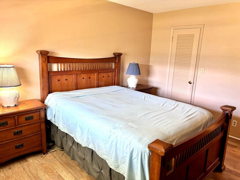 Building Photo - 2031 Dewey St